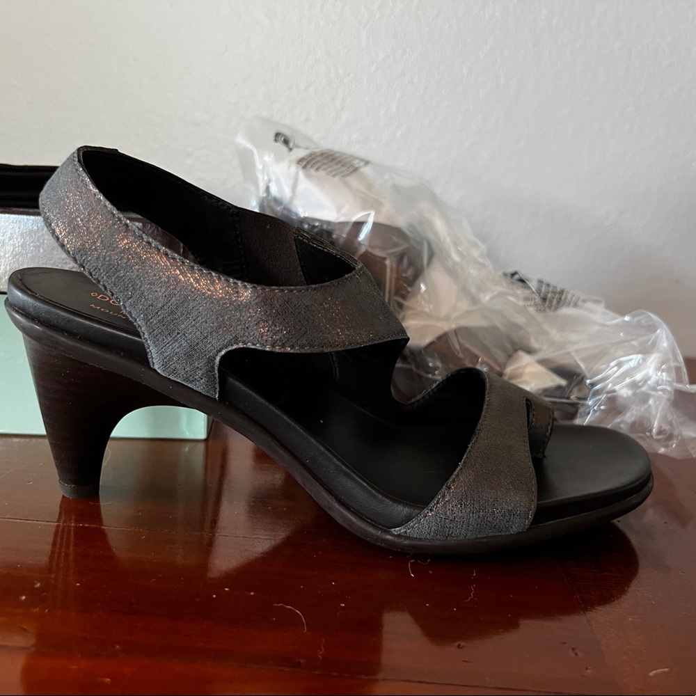 Donald Pliner “Tigris” sandal / heels - NEW
